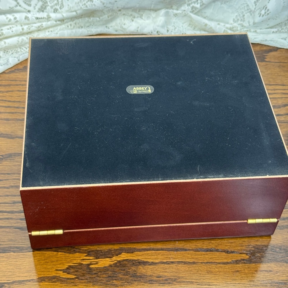 Abbey Wood Cigar Humidor Spanish Cedar Lined with Hygrometer and Humidifier - Picture 8 of 9